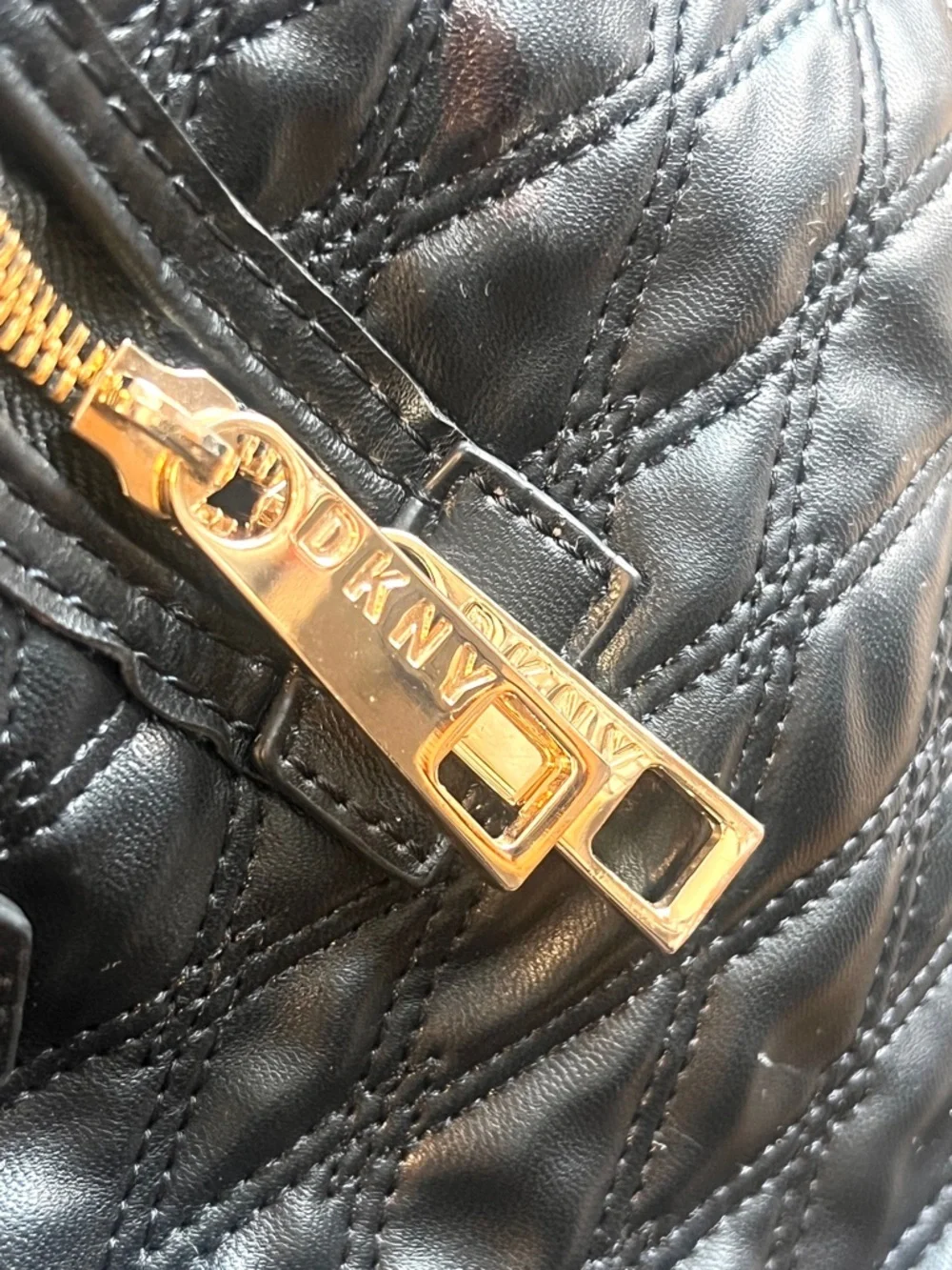 DKNY Black Quilted Duffel Bag Travel Weekender - Picture 15 of 16